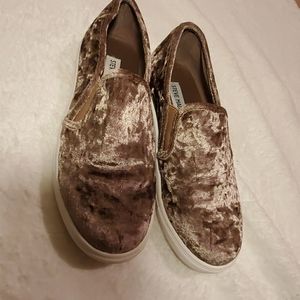 Steve Madden crushed velvet slip on sneakers
